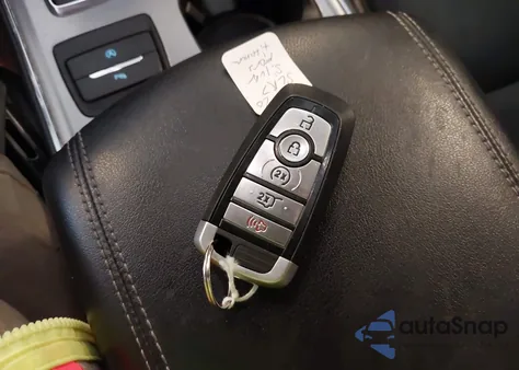 2022 Ford Edge Titanium z USA, uszkodzony, nr VIN 2FMPK4K90NBA93793